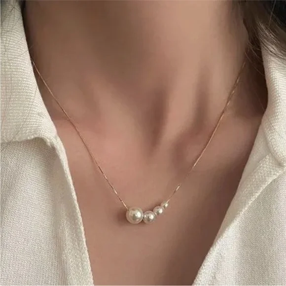 NWOT Pearl Gold Necklace - Picture 1 of 3